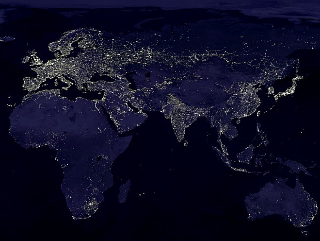 Europa, Afrika und Asien bei Nacht