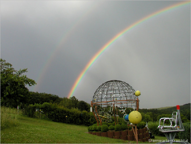 doppelter Regenbogen über dem Planetarium, östlich